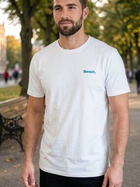 NWT Bench. Men’s Classic Logo Crewneck T-Shirt Top Tee White Size Small S